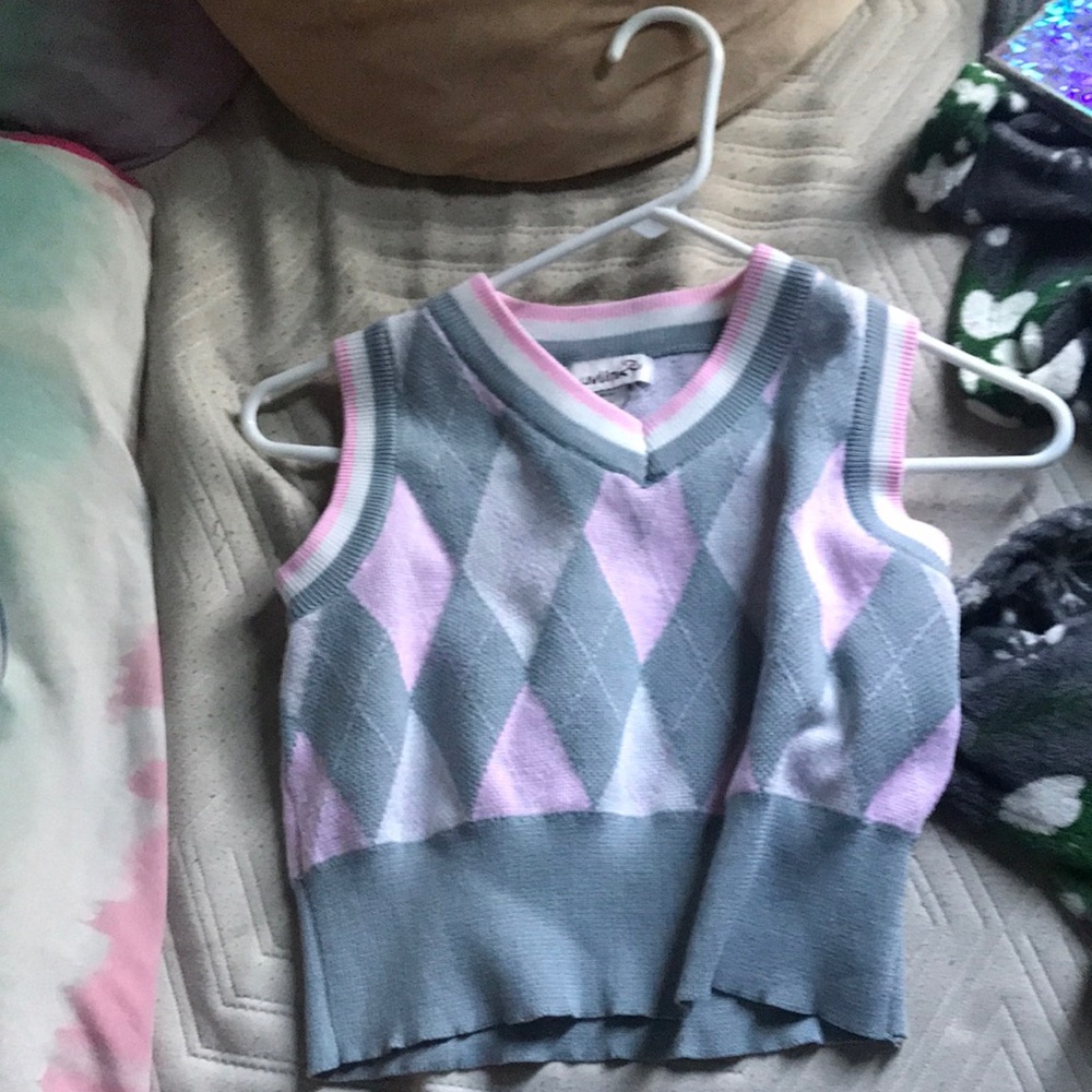 This is a Xs women’s v neck tank top
